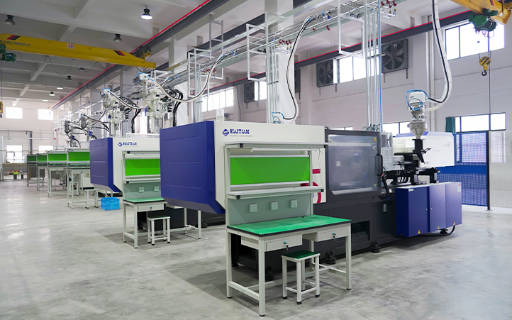 中央供料注塑车间