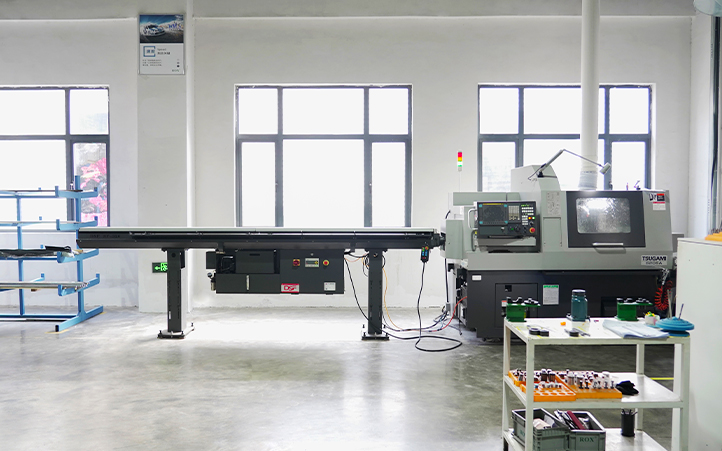 津上走心式数控车床